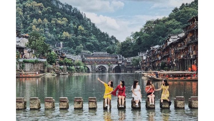 Xuất hiện "Em sinh đôi" khác trứng của Phượng Hoàng Cổ Trấn tại Đà Lạt khiến cộng đồng mạng tranh cãi: đẹp hay không?